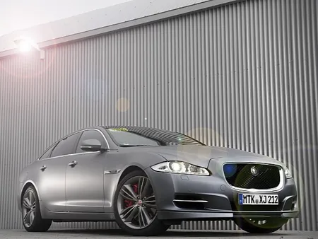 Jaguar XJ Supersport làm taxi tại Nurburgring