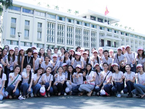 Thí sinh Nữ sinh duyên dáng khoe tài sắc