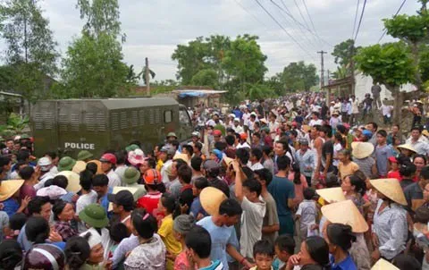 Mất niềm tin, người dân tự xử