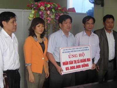 Báo Tiền Phong đến với người dân vùng lũ