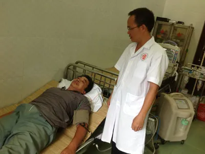 Đảo Song Tử Tây: Cấp cứu ngư dân trong điều kiện phòng chống siêu bão Haiyan