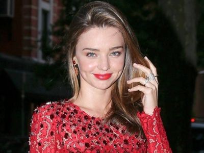 Miranda Kerr thướt tha khoe dáng với váy ren sexy