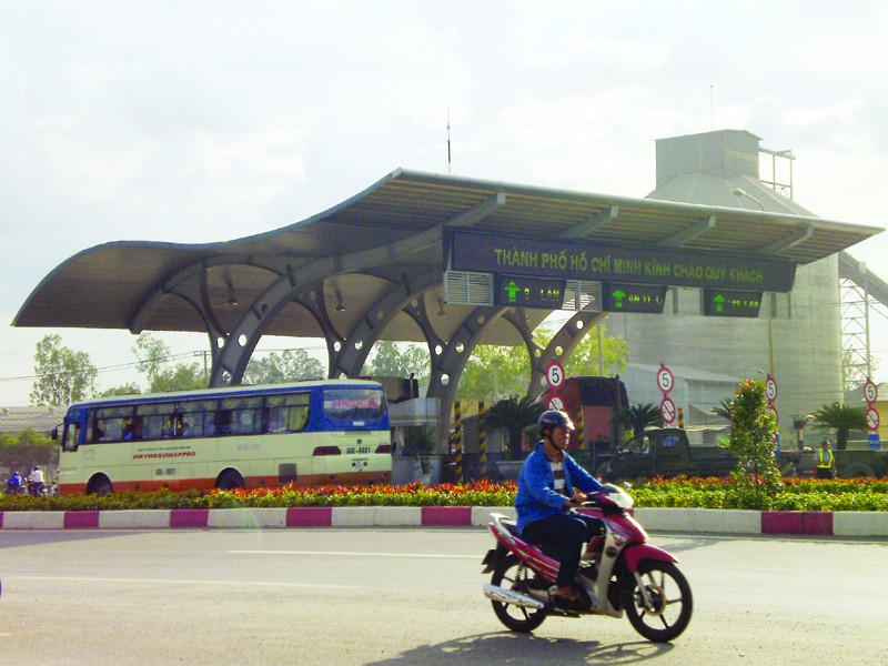 Chính sách thuế, phí tăng gánh nặng cho dân