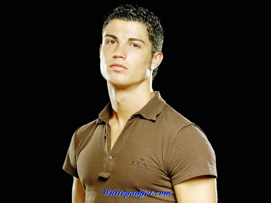 Cristiano Ronaldo buôn hàng Trung Quốc giả đồ hiệu