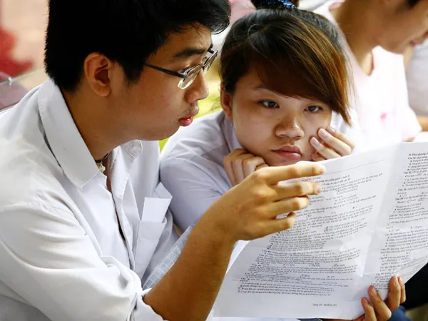 Với trên 90% số học sinh TNPT muốn vào ĐH, nếu không tổ chức thi tuyển, hệ thống ĐH, CĐ khó đáp ứng nhu cầu thực tế này. Ảnh: Hồng Vĩnh