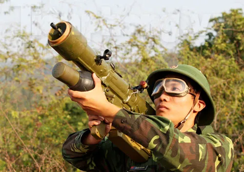 Tên lửa vác vai khai hỏa diệt địch