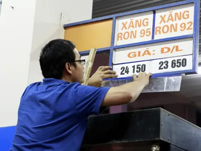 Lo ngại xăng tăng liên tục