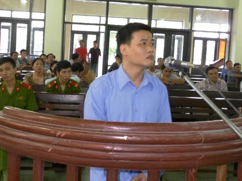 Hiếp nữ doanh nhân trên ô tô, Thiếu tá CSGT lĩnh án 2 năm tù