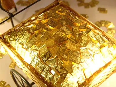 Vàng tiếp tục giảm mạnh