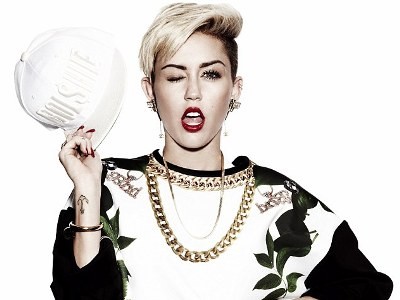 Miley Cyrus tung ảnh gợi cảm khoe chân dài thẳng tắp