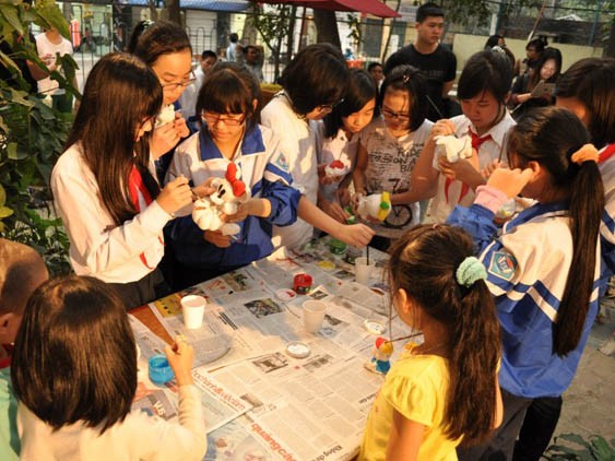 Giới trẻ say mê với “Sắc màu gốm Việt”