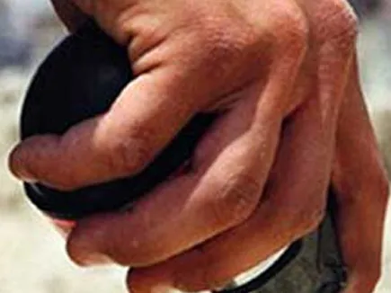 Đi trả thù thuê, bị mìn nổ tung... 'của quý'