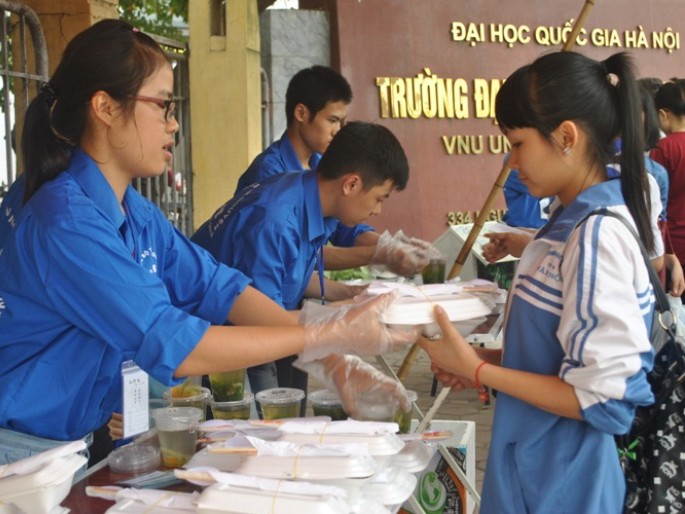 ‘Cơm chay yêu thương’ 5.000 đồng cho sinh viên nghèo