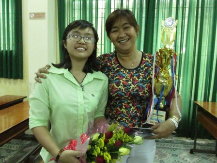Nữ sinh giỏi tiếng Anh giành học bổng 120 triệu đồng