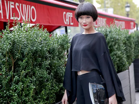 Kha Mỹ Vân nổi bật ở Paris với gu thời trang cá tính