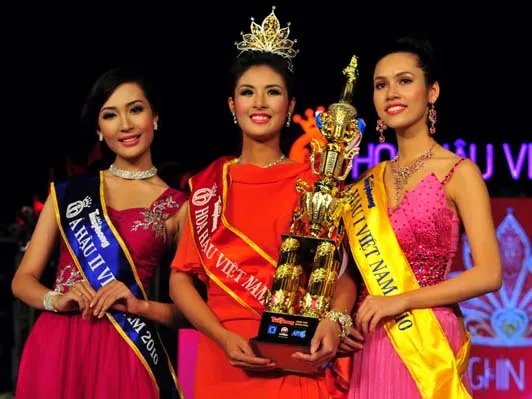Đặng Thị Ngọc Hân đăng quang