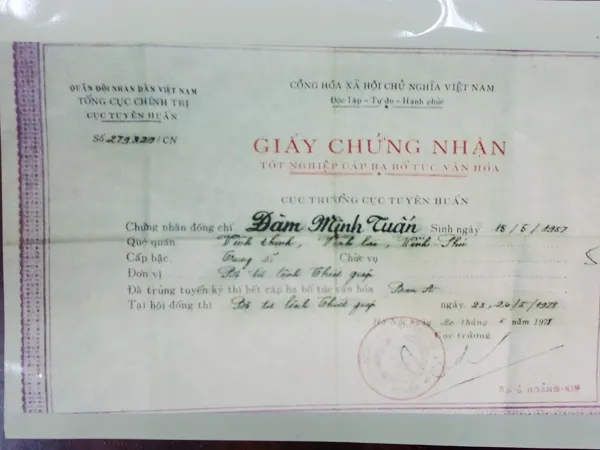 Sẽ xử lý nghiêm vụ 'quan' xã bị tố dùng bằng giả
