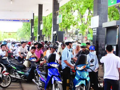 Doanh nghiệp xăng dầu 'tự thú' việc bán cầm chừng