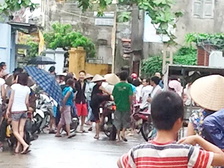Đang cấy thuê, bốn người bị sét đánh