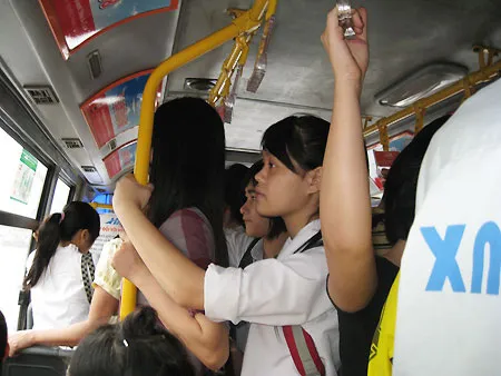 Những nẻo tình trên... xe buýt