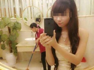 Thiếu nữ xúc phạm người lao công gây phẫn nộ