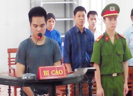 Án tù cho 'yêu râu xanh' hiếp dâm 2 sơn nữ