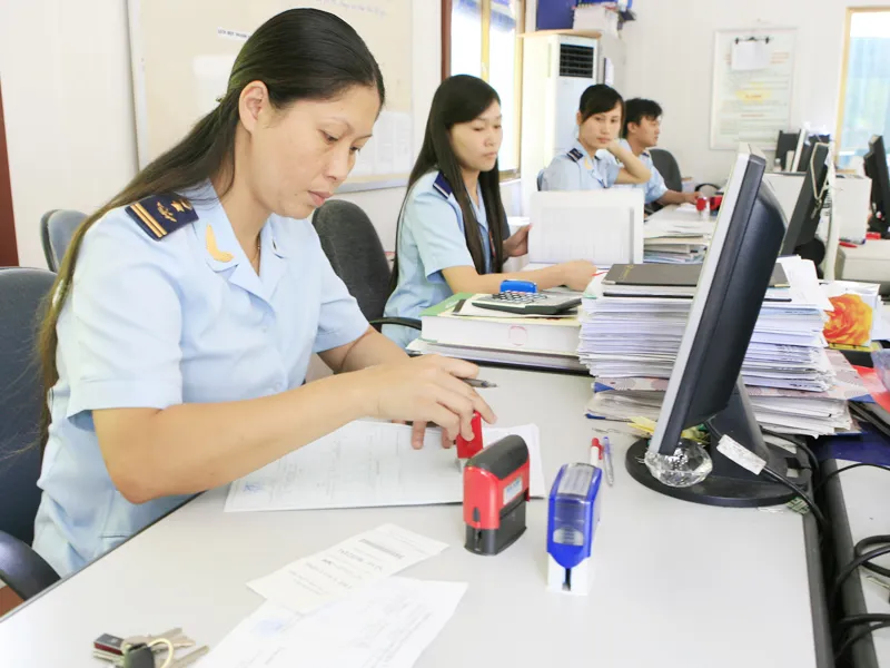 Cán bộ công chức. Ảnh: Hồng Vĩnh