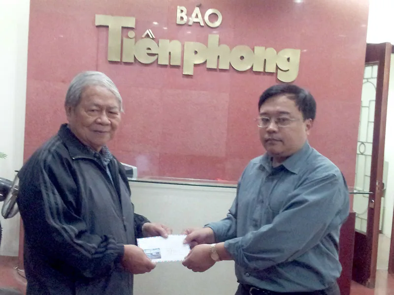 Ủng hộ đồng bào miền Trung bị bão lũ