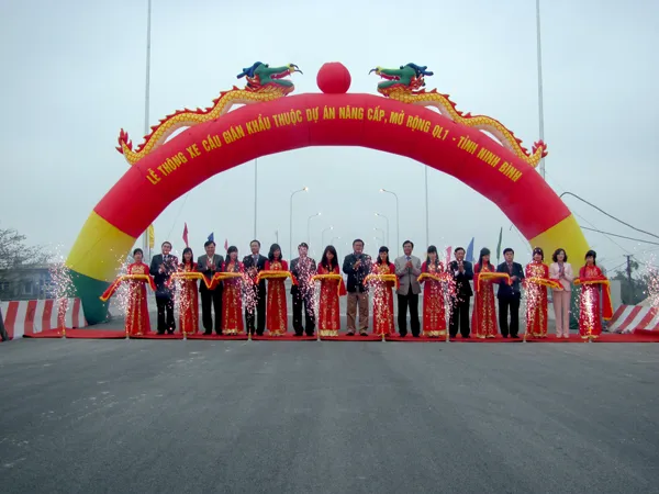 Cầu Gián Khẩu trong ngày thông xe