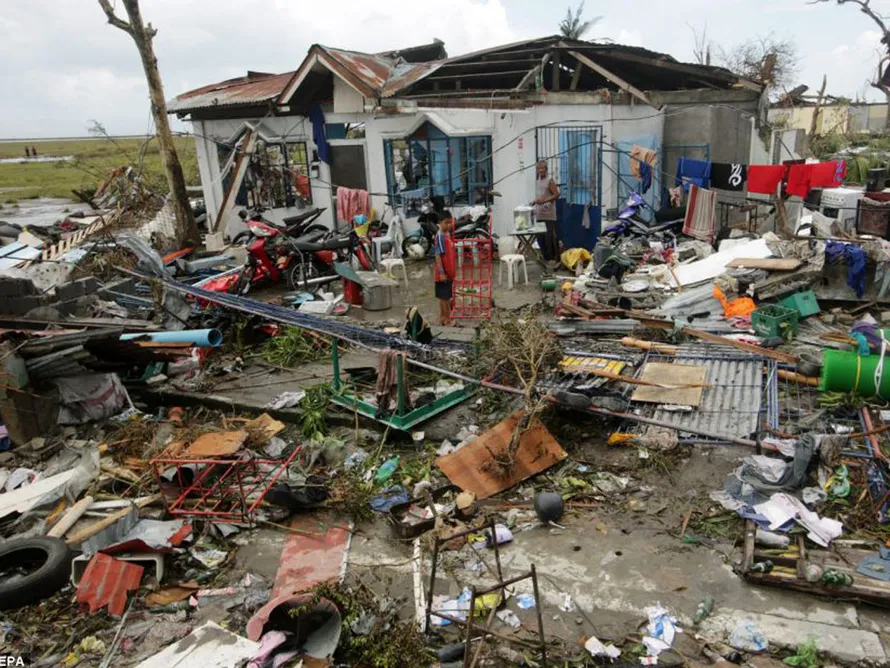 1.200 người Philippines chết, thi thể trôi dạt khắp nơi