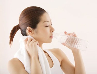 Khát nước dài ngày có thể là triệu chứng bệnh lý