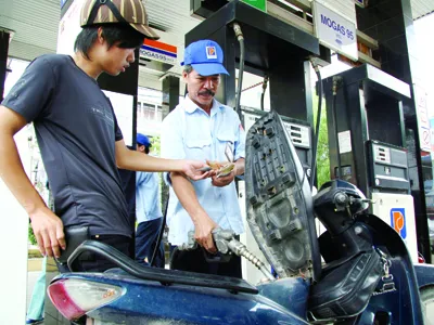 Lại đồng loạt đề nghị tăng giá xăng dầu