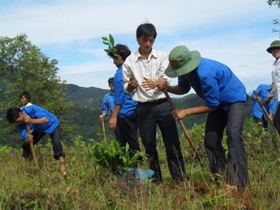 Thôi phó giám đốc, về xã nghèo làm phó chủ tịch