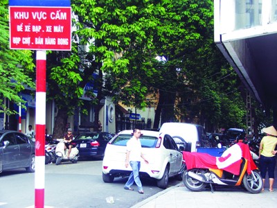Đề xuất tăng phí sử dụng hè, lề đường trông giữ ô tô