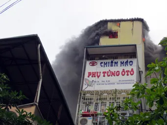 Hà Nội: Hoảng loạn vì cháy ở 'chợ trời'