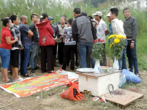 'Nhà ngoại cảm' náo loạn nơi tìm kiếm thi thể chị Huyền