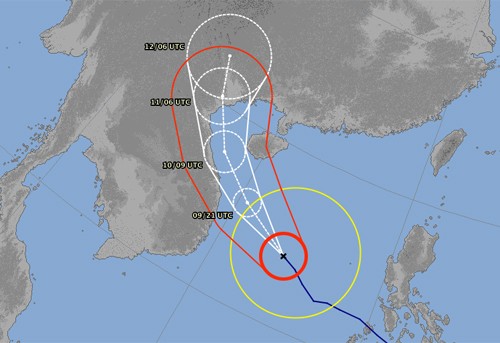 Siêu bão giật cấp 17 mở rộng ảnh hưởng ra phía Bắc