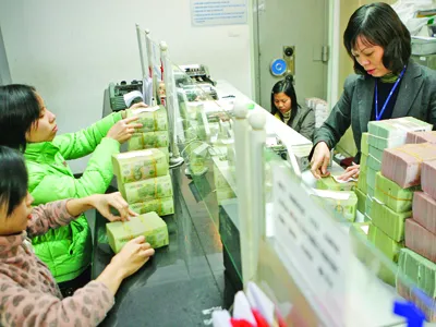 Phình nợ xấu, ngân hàng giảm lãi