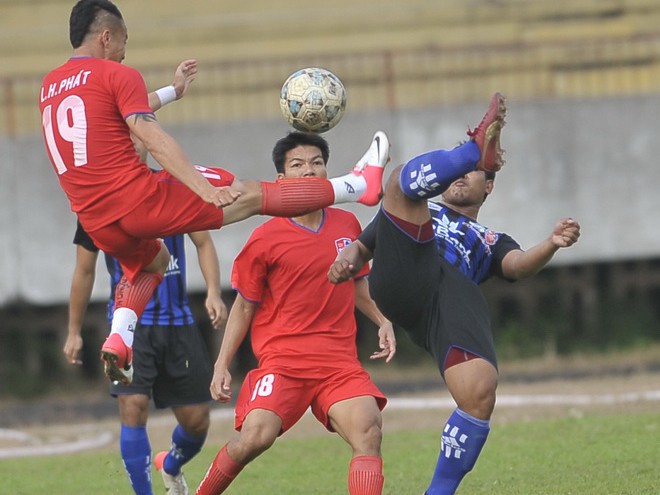 Bóng đá Việt đá giao hữu chờ... giải mới!