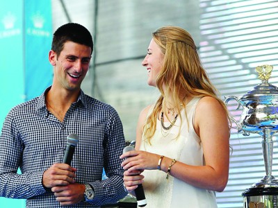 Djokovic dễ thở, Azarenka gặp khó