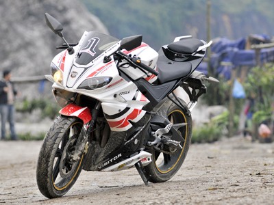 Phoenix 175 LE: Sportbike giá rẻ