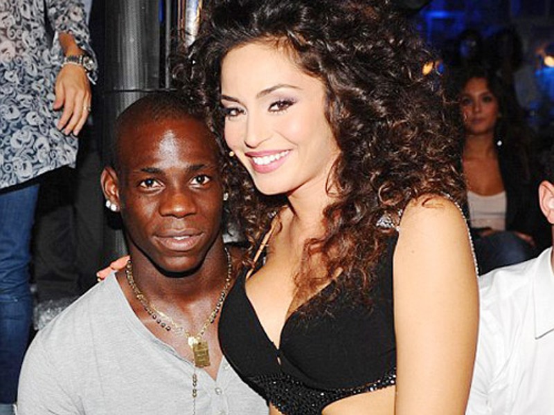 ‘Ngựa chứng’ Balotelli bị cắm sừng vì mải Euro 2012