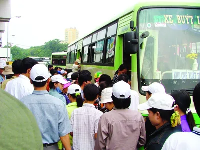 Xe buýt nhanh gỡ ùn tắc