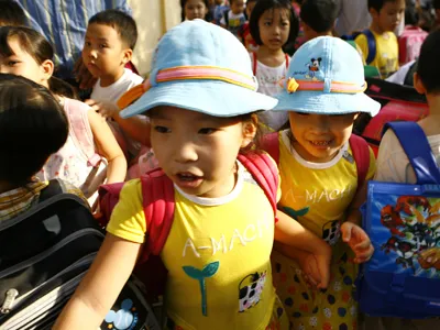 Lớp 'cơi nới' sĩ số: Phạt ai, ai phạt?