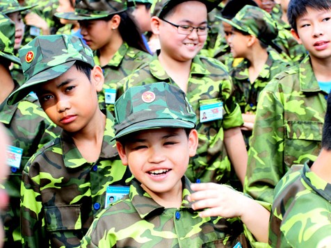 'Chiến sĩ nhí' rạng rỡ ngày xuất quân