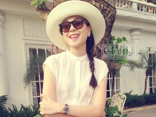 Hot girl xinh đẹp trở thành 'Cô gái thời tiết'