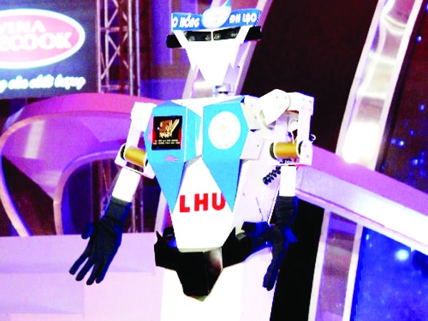 Khi SV chế tạo robot