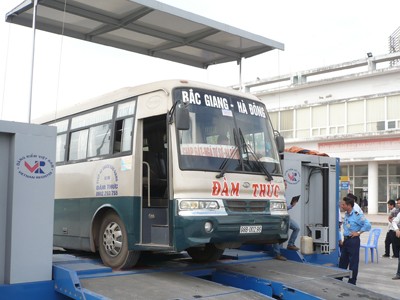 Xe buýt bị 'giam' vì kém chất lượng