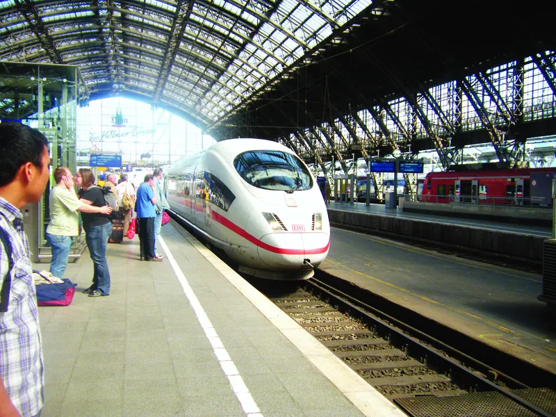 Với loại tàu đạt tốc độ 300 km/h này, tổng đầu tư tuyến đường sắt cao tốc Bắc - Nam được cho là sẽ lên đến cả trăm tỷ USD