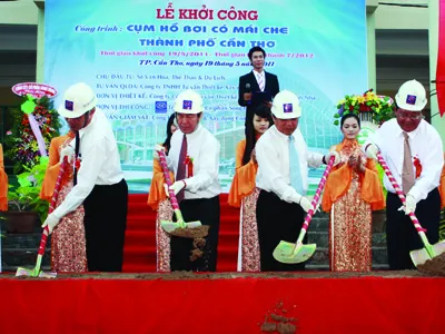 Lễ khởi công cụm hồ bơi có mái che ngày 19-5. Ảnh: Thanh Chương